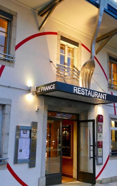 Logis Hotel le France Villers-le-Lac Buitenkant foto